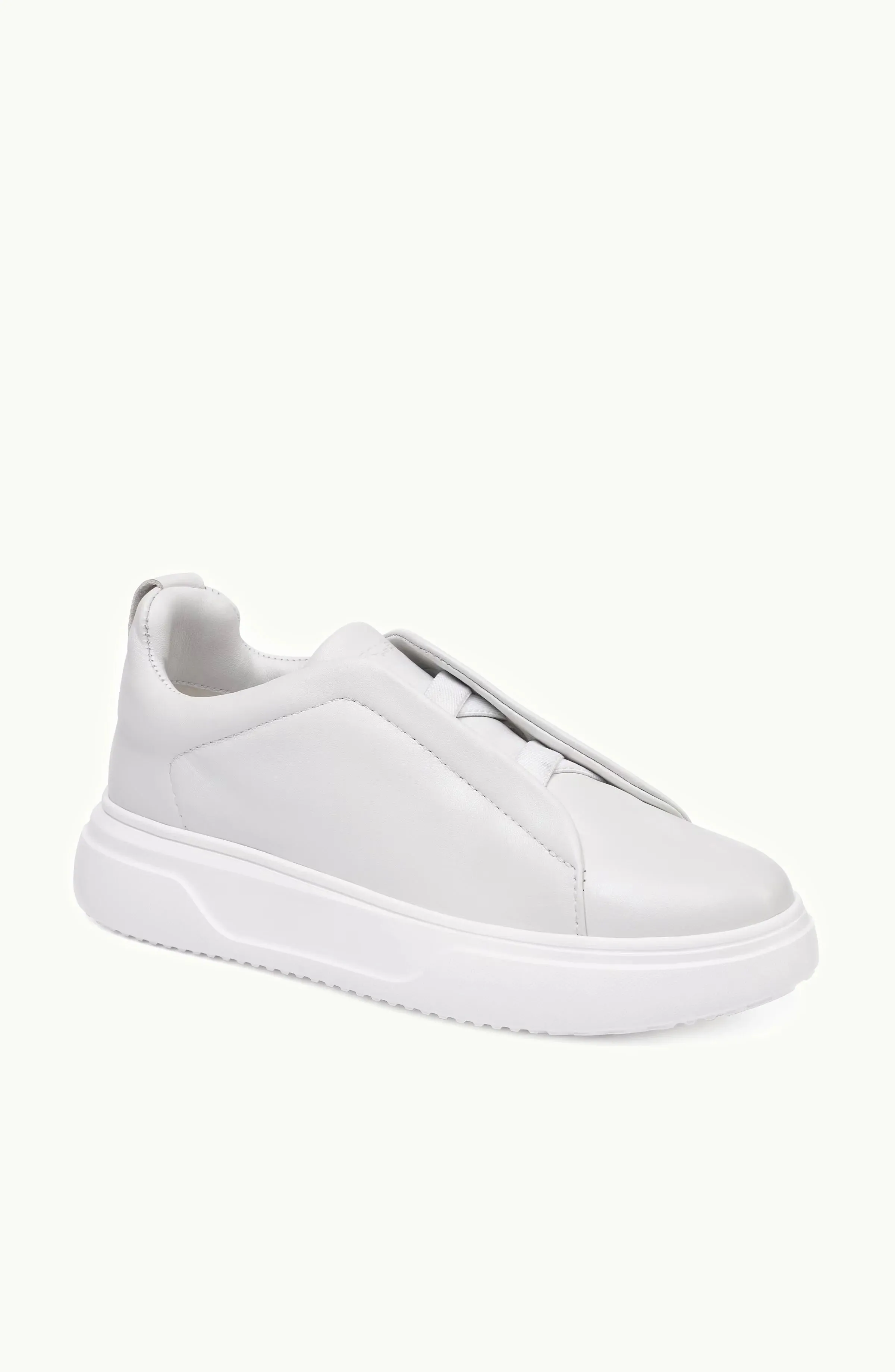 Finn (White)